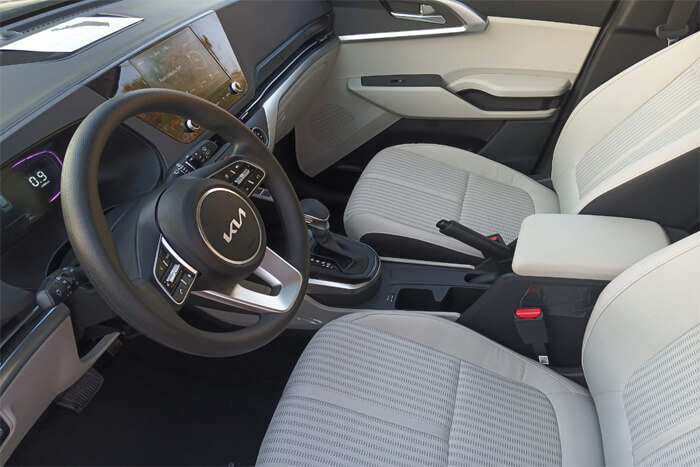 Kia Carens For Rent