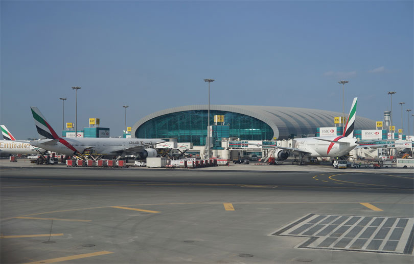 رسوم مواقف مطار دبي